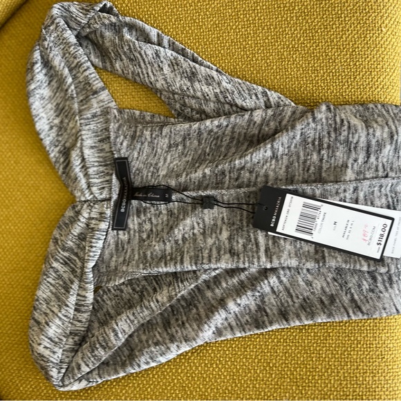 Sleeveless Crisscross Tie-Front Tank - Picture 3 of 5